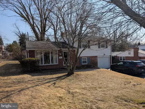 415 Village Ln, Broomall, PA 19008