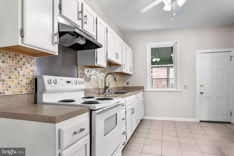 Entry Way - 1131 E 11th St, Eddystone, PA 19013 photo 1 of 2