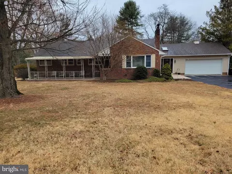 721 Featherbed Ln, Garnet Valley, PA 19060