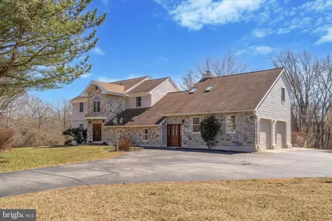 210 Sunset View Dr, Glen Mills, PA 19342