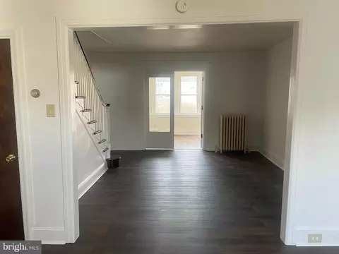Living - 67 Sunshine Rd, Darby, PA 19082 photo 1 of 2