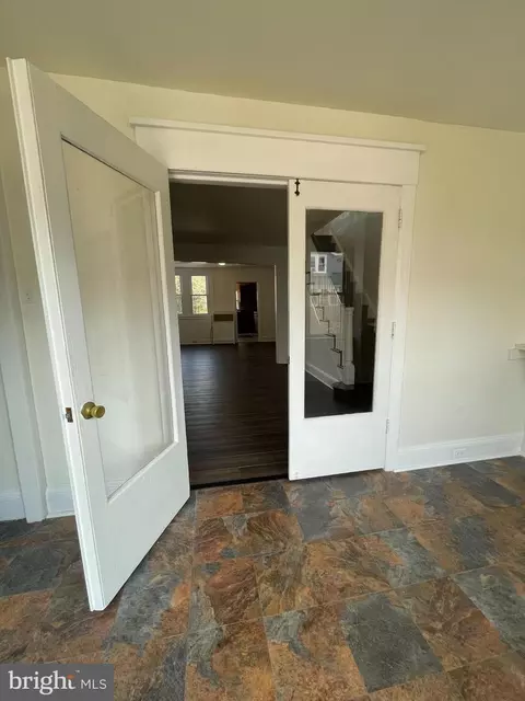 Entry Way - 67 Sunshine Rd, Darby, PA 19082 photo 3 of 9