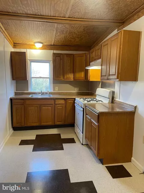 Kitchen - 67 Sunshine Rd, Darby, PA 19082 photo 1 of 2