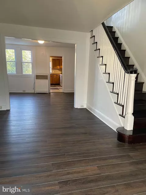 Entry Way - 67 Sunshine Rd, Darby, PA 19082 photo 4 of 9