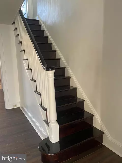 Entry Way - 67 Sunshine Rd, Darby, PA 19082 photo 7 of 9