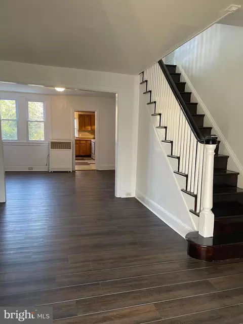 Entry Way - 67 Sunshine Rd, Darby, PA 19082 photo 5 of 9