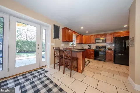 Entry Way - 226 E Springfield Rd, Springfield, PA 19064 photo 7 of 16