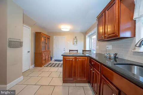 Entry Way - 226 E Springfield Rd, Springfield, PA 19064 photo 6 of 16