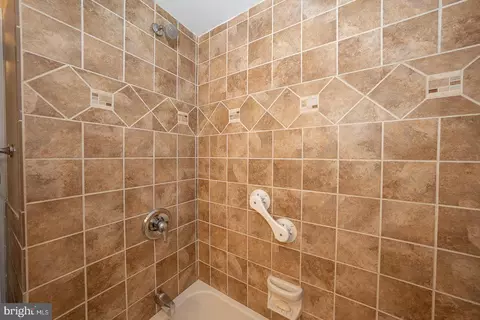 Bath - 226 E Springfield Rd, Springfield, PA 19064 photo 4 of 4