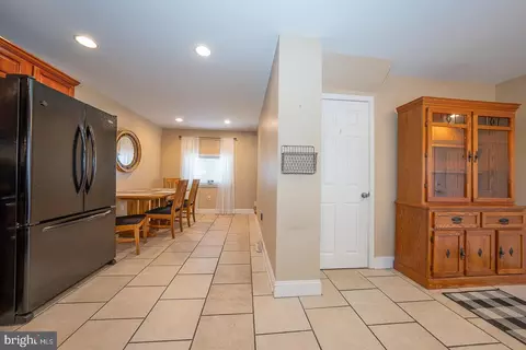 Entry Way - 226 E Springfield Rd, Springfield, PA 19064 photo 4 of 16