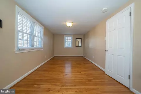 Living - 226 E Springfield Rd, Springfield, PA 19064 photo 4 of 4