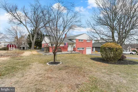 439 Burns Dr, Springfield, PA 19064