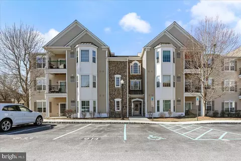 633 Creekside Dr #71, Brookhaven, PA 19015