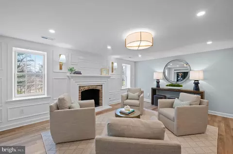 Living - 108 Overlook Ln, Wayne, PA 19087 photo 2 of 3