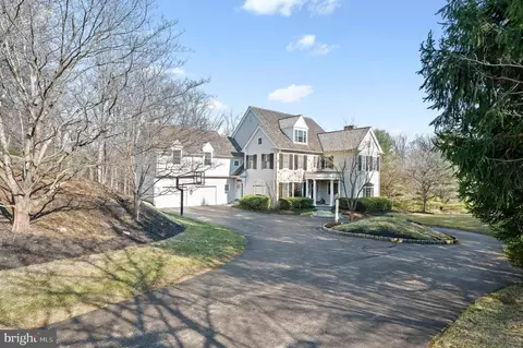 Exterior - 108 Overlook Ln, Wayne, PA 19087 photo 4 of 6