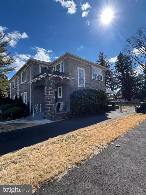 654 Arbor Rd, Lansdowne, PA 19050