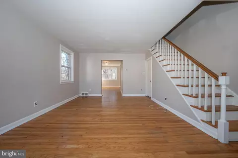 Living - 601 Briarcliff Rd, Darby, PA 19082 photo 1 of 6