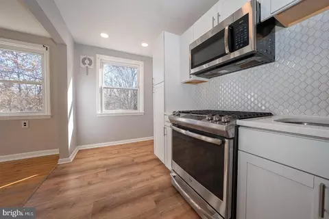 Entry Way - 601 Briarcliff Rd, Darby, PA 19082 photo 4 of 11