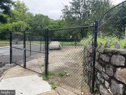 Exterior - 601 Briarcliff Rd, Darby, PA 19082 photo 5 of 14
