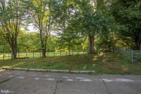 Exterior - 601 Briarcliff Rd, Darby, PA 19082 photo 13 of 14