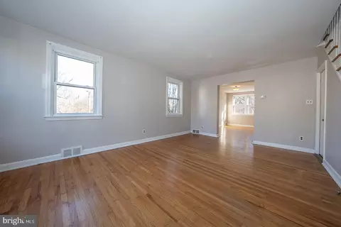 Living - 601 Briarcliff Rd, Darby, PA 19082 photo 3 of 6