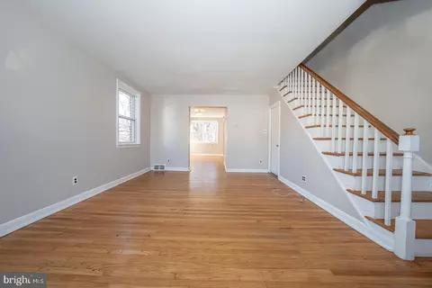 Living - 601 Briarcliff Rd, Darby, PA 19082 photo 2 of 6