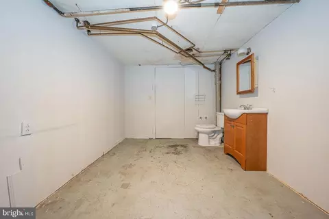 Bath - 601 Briarcliff Rd, Darby, PA 19082 photo 4 of 4