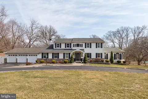 2689 Old Cedar Grove Rd, Broomall, PA 19008