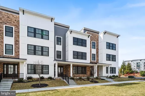 335 Horseshoe Trl, Newtown Square, PA 19073