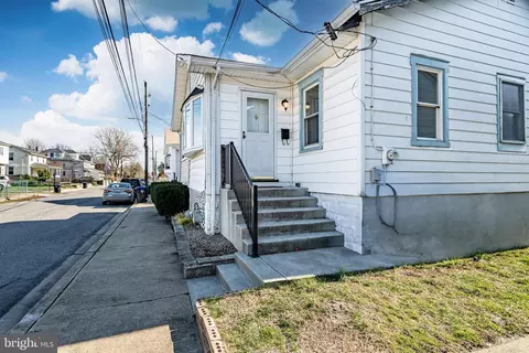 1720 Hewes Ave, Linwood, PA 19061 photo 2