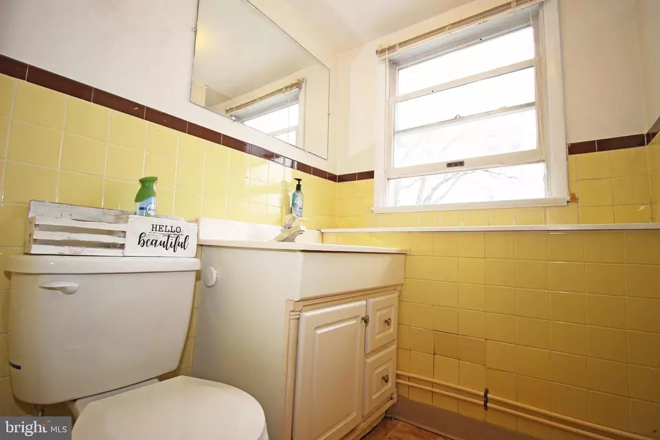 Bath - 107 Greenbriar Pl, Aston, PA 19014 photo 2 of 2