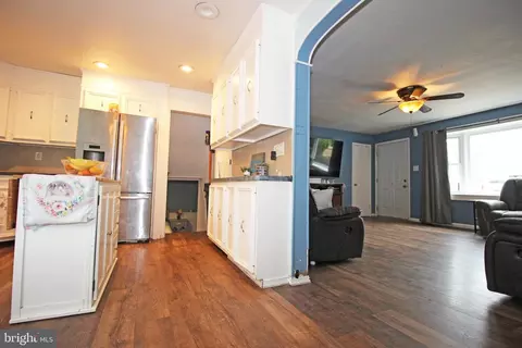 Entry Way - 107 Greenbriar Pl, Aston, PA 19014 photo 1 of 2