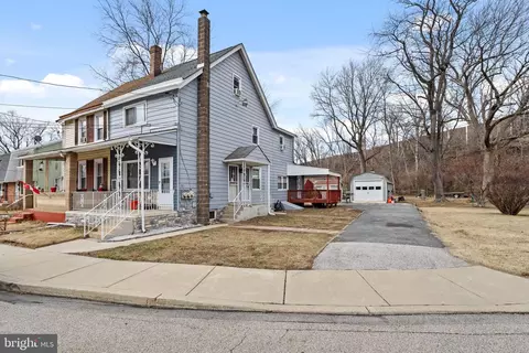 1147 Adams St, Crum Lynne, PA 19022