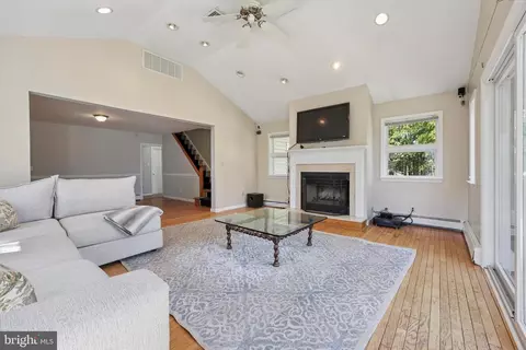 Living - 13 Devonwood Rd, Wayne, PA 19087 photo 7 of 7