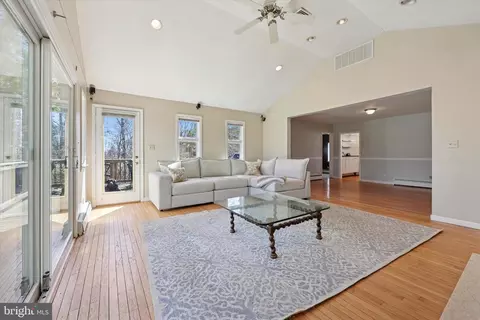 Living - 13 Devonwood Rd, Wayne, PA 19087 photo 6 of 7
