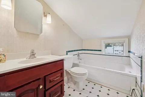 Bath - 13 Devonwood Rd, Wayne, PA 19087 photo 2 of 2