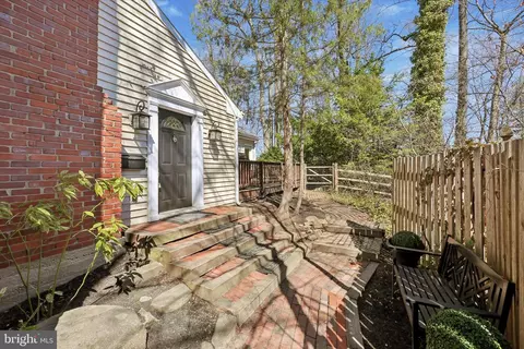 Exterior - 13 Devonwood Rd, Wayne, PA 19087 photo 2 of 5
