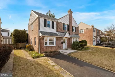 203 Oxford Hill Ln, Havertown, PA 19083