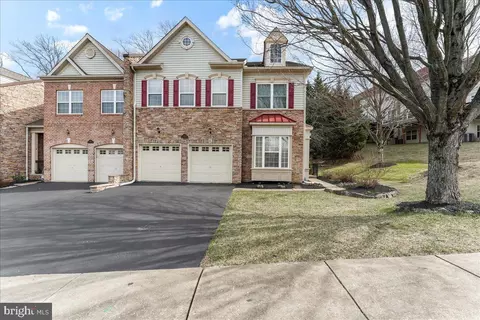 3152 Woodsedge Dr, Garnet Valley, PA 19060