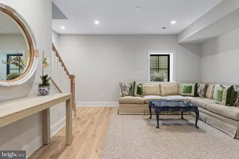 Entry Way - 206 N Aberdeen Ave UNIT B, Wayne, PA 19087 photo 9 of 11