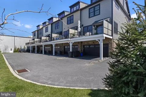 Exterior - 206 N Aberdeen Ave UNIT B, Wayne, PA 19087 photo 3 of 3