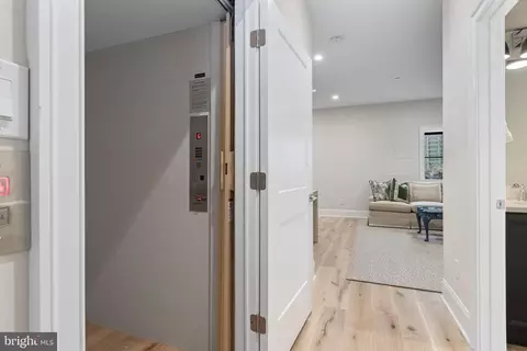 Entry Way - 206 N Aberdeen Ave UNIT B, Wayne, PA 19087 photo 11 of 11