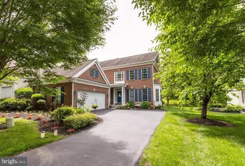 136 Camelot Ln, Newtown Square, PA 19073