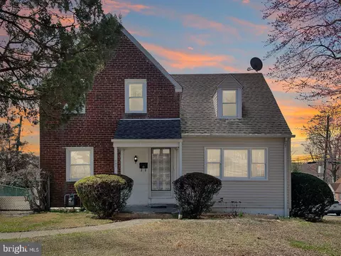 948 Mansion Rd, Drexel Hill, PA 19026