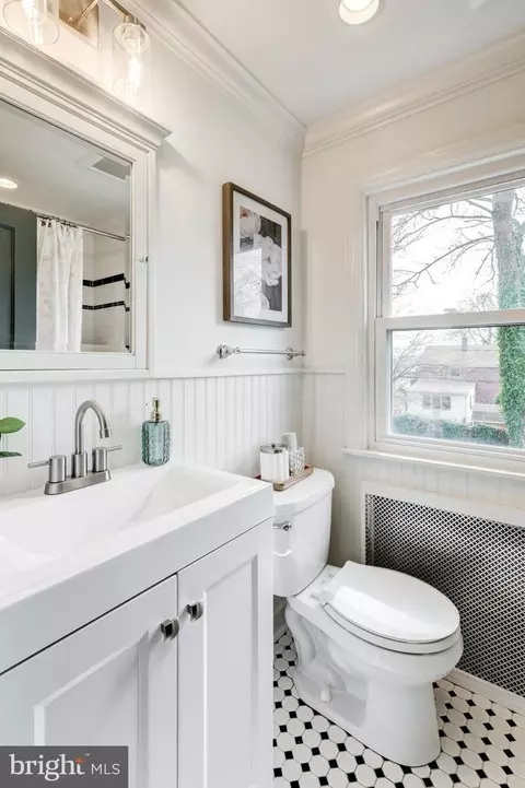 Bath - 2316 Franklin Ave, Secane, PA 19018 photo 1 of 3