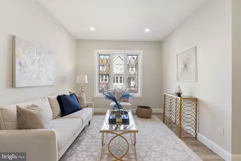 Living - 49 Spruce St, Marcus Hook, PA 19061 photo 2 of 3