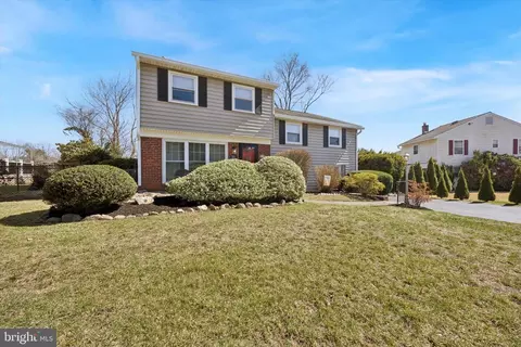 711 Rhoads Dr, Springfield, PA 19064