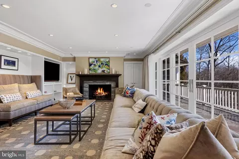 Living - 720 Brooke Rd, Wayne, PA 19087 photo 2 of 4
