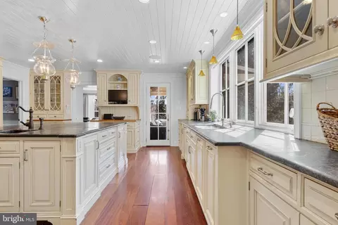 Kitchen - 720 Brooke Rd, Wayne, PA 19087 photo 4 of 4