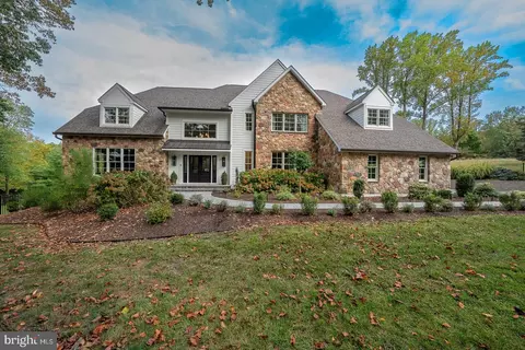 5 Honeysuckle Ct, Glen Mills, PA 19342